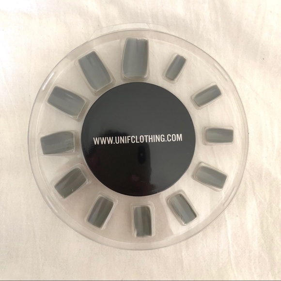 New UNIF Chroma Holographic Chrome Pearly Grey Press On Nails Mani Set One Size - Picture 2 of 3